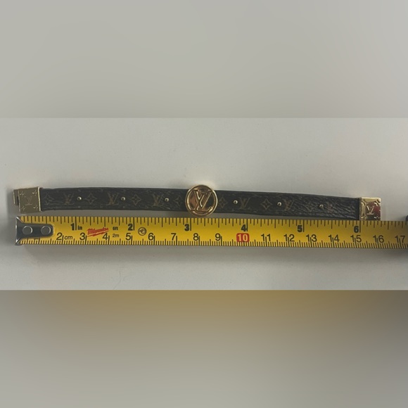Louis Vuitton LV Circle Reversible Bracelet - Picture 7 of 9